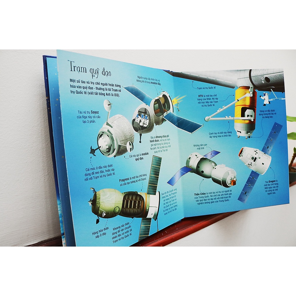 Sách Tương Tác Big Book - Cuốn Sách Khổng Lồ Về Tên Lửa Và Các Thiết Bị Vũ Trụ - Đinh Tị