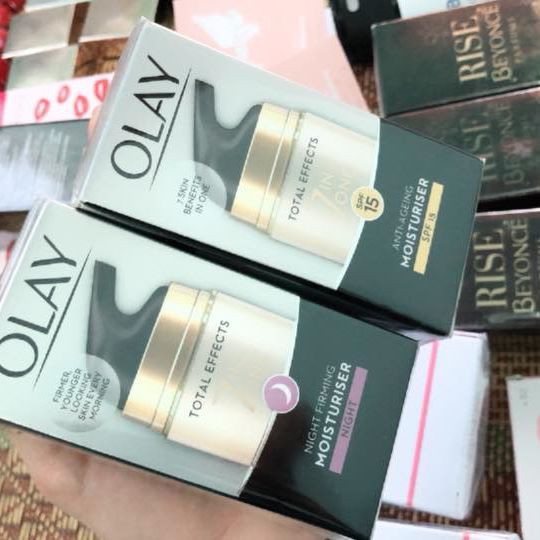 Kem dưỡng da ngừa lão hoá Olay Total Effects 7 in 1 SPF15 day/night