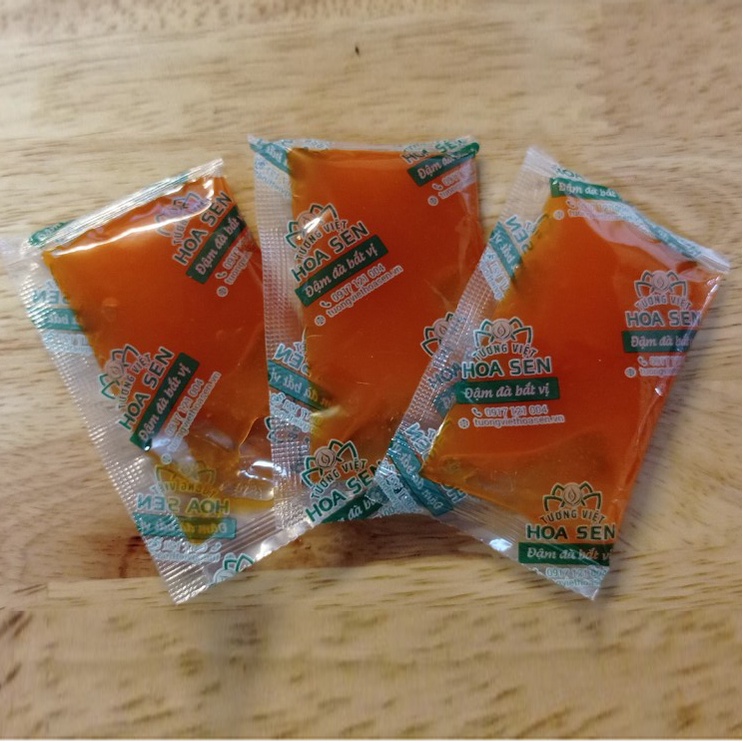 Tương ớt gói 15g - Tương Việt Hoa Sen - tương ớt take away, pizza, gà rán - vỏ trong
