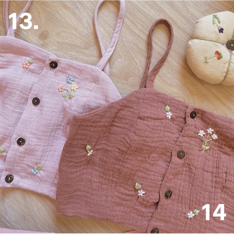 Áo croptop 2 dây - phiên bản thêu tay thủ công- Thuỳ Chi - 0303 studio ✿ | BigBuy360 - bigbuy360.vn