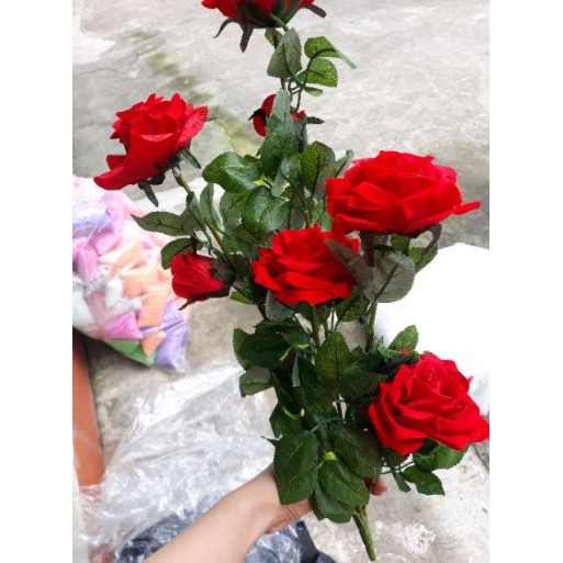 Cành hoa hồng nhung lụa đẹp xuất sắc giá siêu hấp dẫn