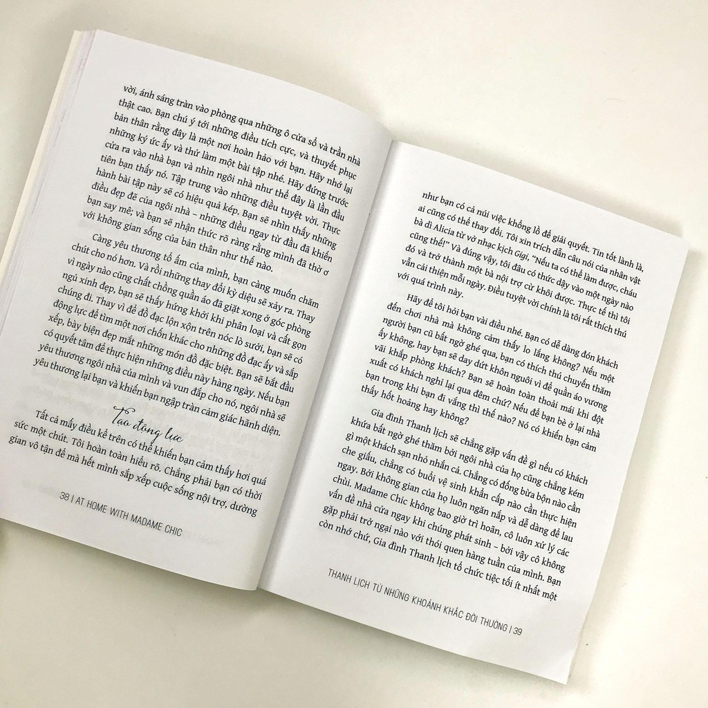 Sách - At Home With Madame Chic - Thanh Lịch Từ Những Khoảnh Khắc Đời Thường | BigBuy360 - bigbuy360.vn