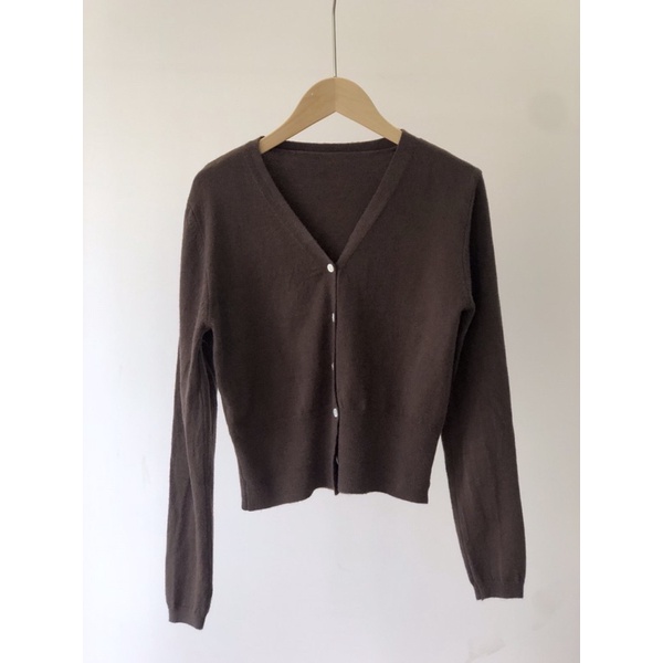 Áo len cardigan cổ V tay dài cúc trắng