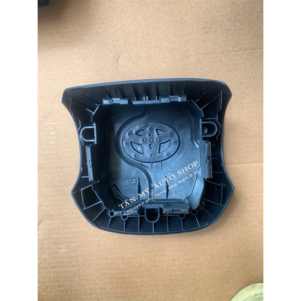 Nắp đậy phím còi Toyota Fortuner/Hilux 2017-2021