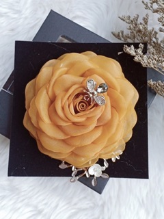 Hoa cài áo handmade đế nam châm