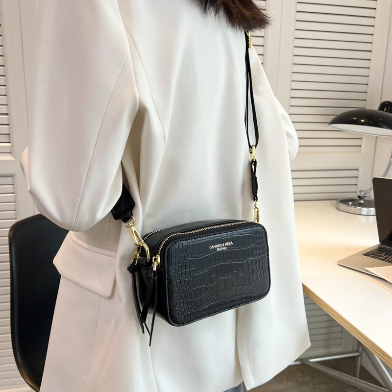 Túi đeo chéo JASMIN NOIR giả da cá sấu thời trang dành cho nữ