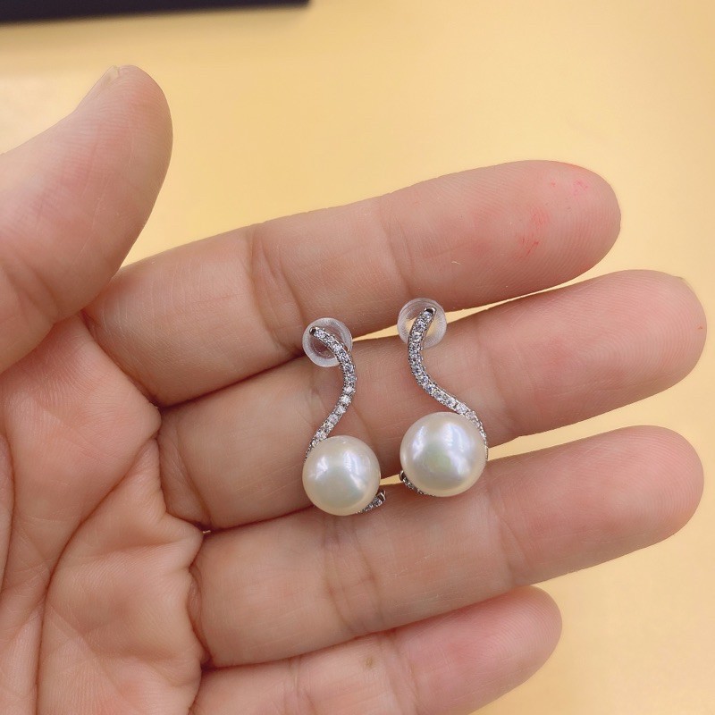 Đôi bông tai trai nuôi