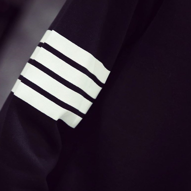 Áo Thun Nam Cổ Tròn Hàn Quốc 2 Sọc Cánh Tay | BigBuy360 - bigbuy360.vn