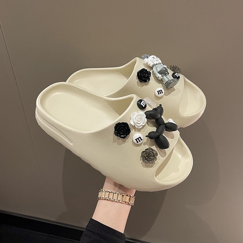 Dép đúc quai ngang hình Kaws 2022