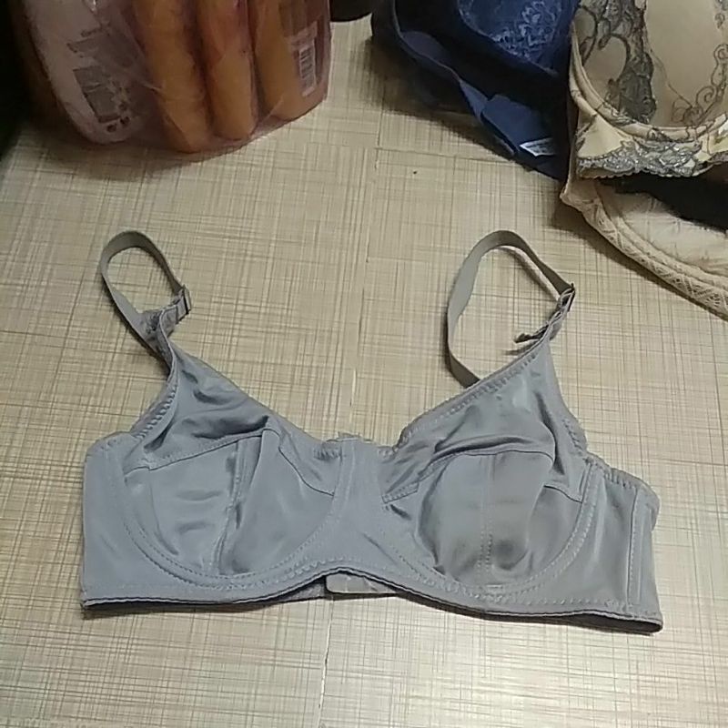 áo ngực size 40D có gọng có must mỏng. AC11