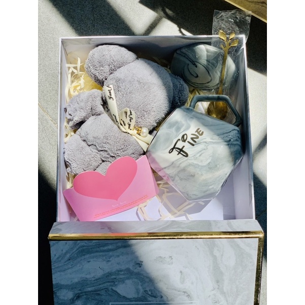 Bộ Cốc Bằng Sứ Sang Chảnh Kèm Khăn Tay Hình Gấu Dễ Thương