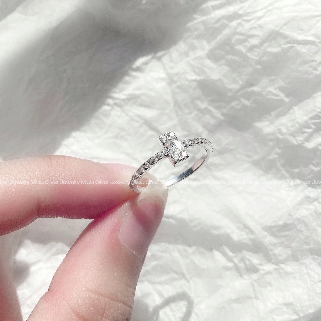 Nhẫn bạc nữ Miuu Silver, nhẫn nữ đính đá hình chữ nhật xinh xắn Livia Ring