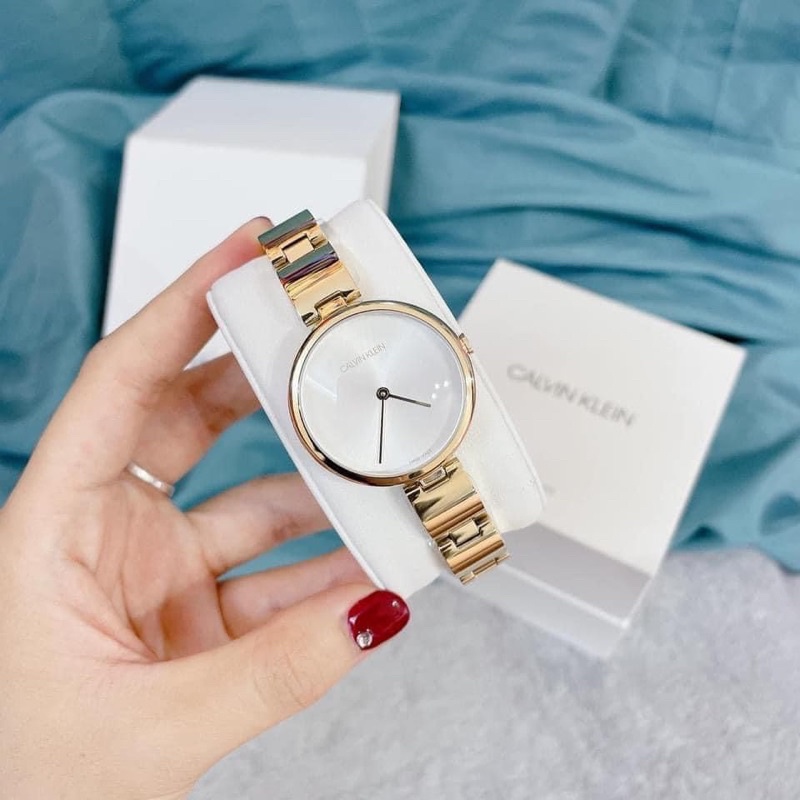 ĐỒNG HỒ NỮ CHÍNH HÃNG CALVIN KLEIN K9U23646 Wavy dây thép vàng nhỏ nhắn xinh xinh.