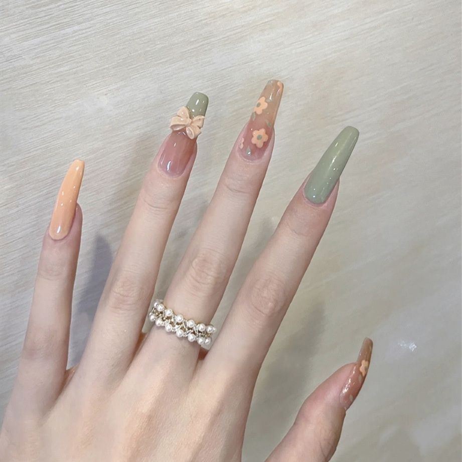 Set 24 Móng Tay Giả Trang Trí