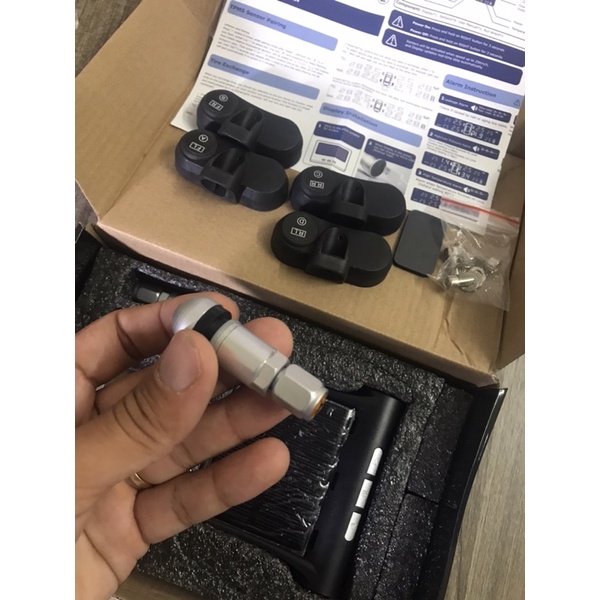 cảm biến áp suất lốp trong ô tô sạc pin năng lượng mặt trời - sạc usb