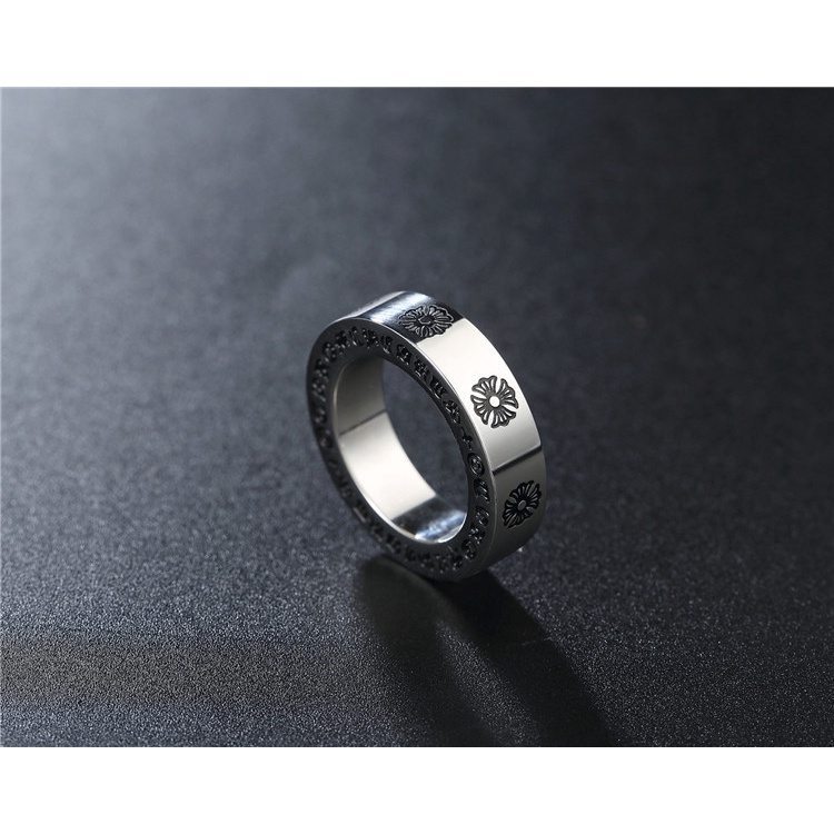 Nhẫn titan kiểu phẳng khắc họa tiết Iris Chrome hearts không gỉ MR2209