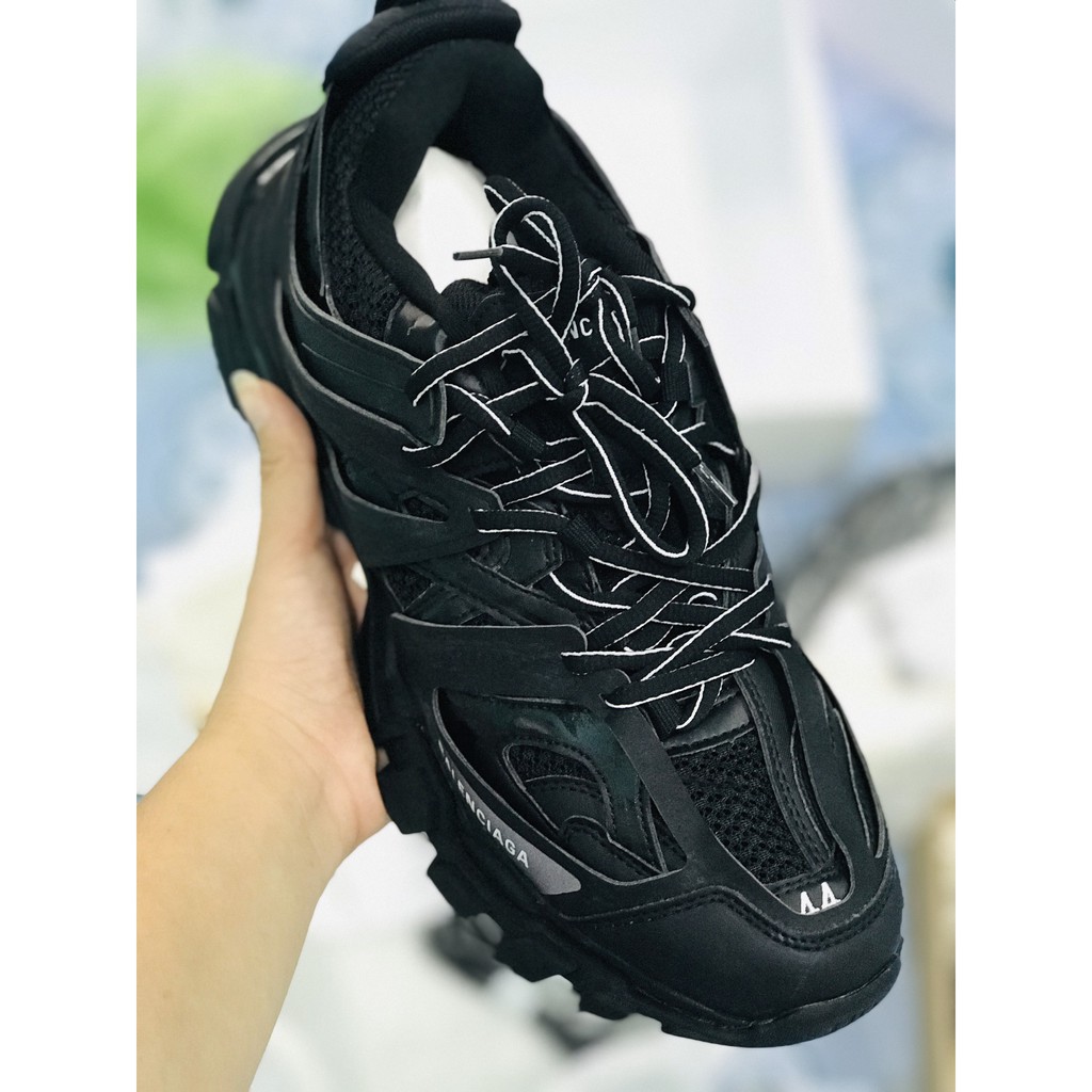 giày thể thao đen ( ảnh chụp tại shop) | BigBuy360 - bigbuy360.vn