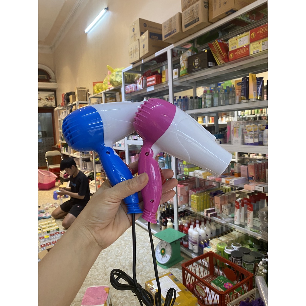 Máy sấy tóc mini Nova 1000W tiện lợi