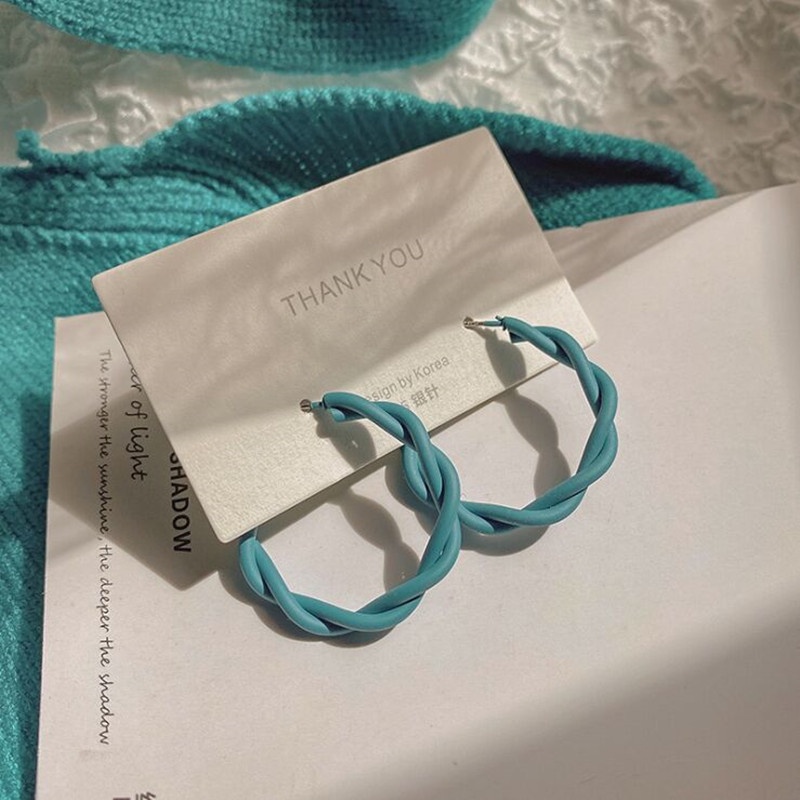 Khuyên tai kim loại hình tròn bản to kiểu Hàn Quốc phong cách cổ điển trẻ trung dành cho nữ