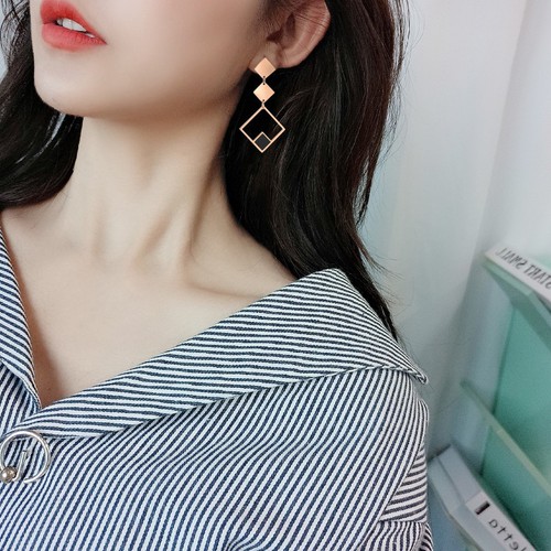 Bông Tai Dự Tiệc Hình Vuông Titan Ko Han Rỉ TT 3647