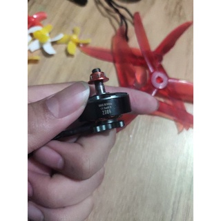motor và tay điều khiển
