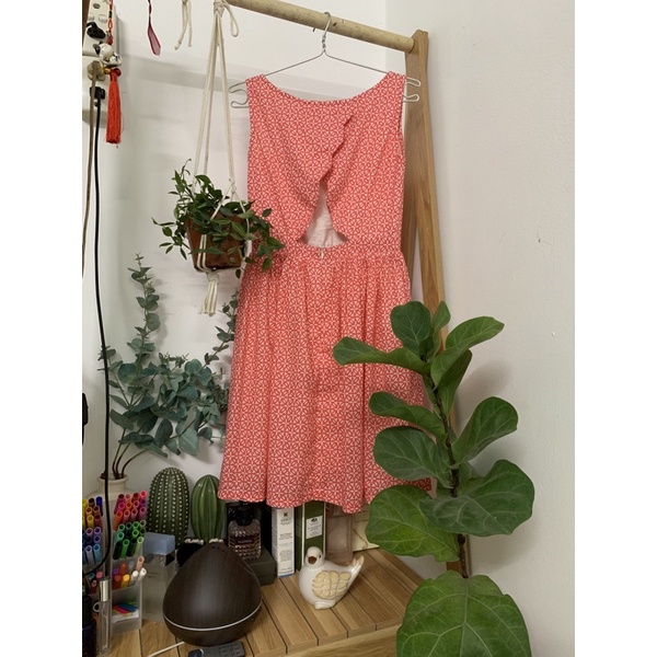 Đầm hoa khoét lưng Little Paris