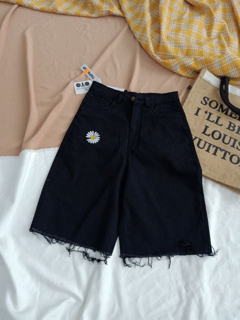 Lenkapas - quần ngố trend hoa cúc thêu hai màu đen/trắng