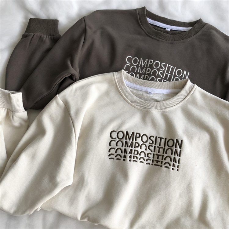 Áo thun tay dài cổ tròn hoạ tiết chữ thêu thiết kế thanh lịch | BigBuy360 - bigbuy360.vn