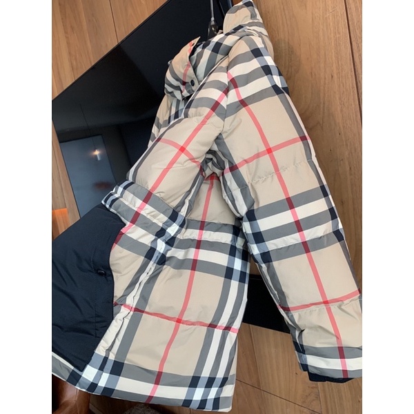 Áo khoác phao hoạ tiết kẻ thương hiệu thời trang cao cấp Burberry BBR