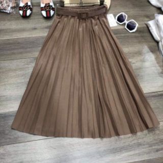 Chân váy xếp ly kèm nịt