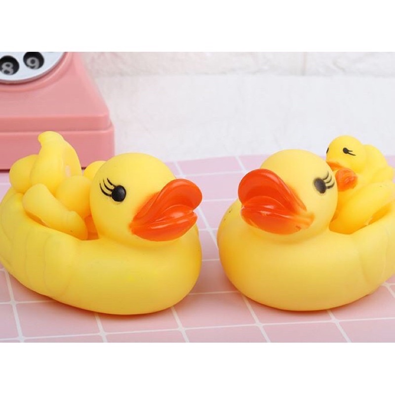 Đồ chơi nhà tắm vịt chút chít mẹ con