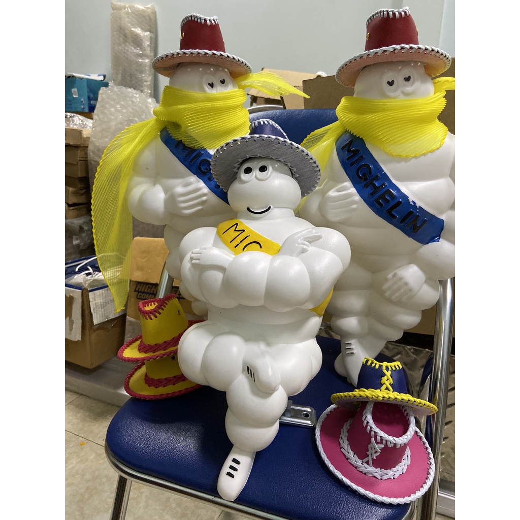 Búp bê MICHELIN cho xe tải nhập khẩu Thái Lan có đầy đủ pass,khăn,mũ, đèn hiệu ứng màu