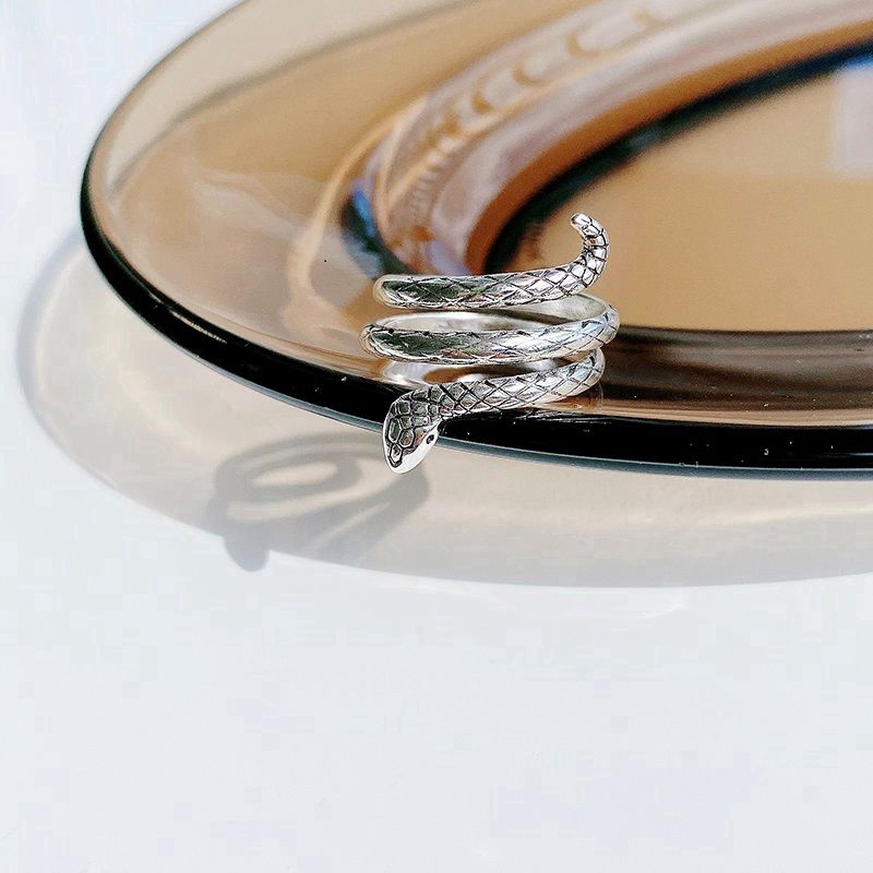 Nhẫn đeo ngón tay thiết kế kiểu con rắn phong cách retro cá tính thời trang dành cho nữ
