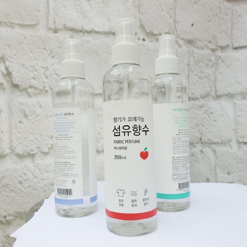 Xịt Thơm Quần Áo Daiso Farbic Perfume Hàn Quốc, Chai 250ml, Giúp Bạn Tự Tin Và Giữ Quần Áo Thơm Cả Ngày
