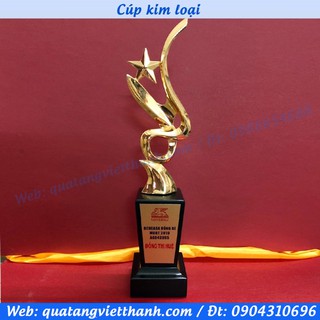 Cúp thê thao kim loại sao xoắn