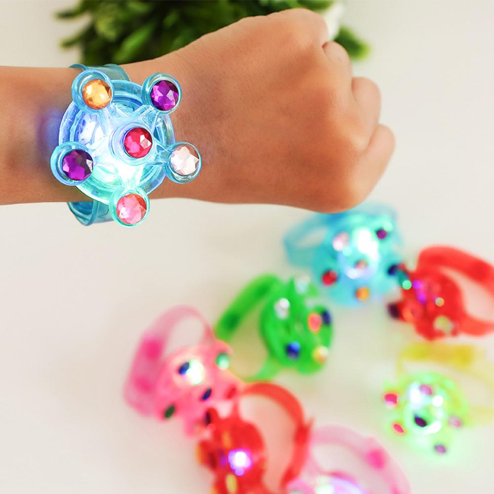 Vòng Đeo Tay Đèn LED Hình Con Quay Tay Độc Đáo