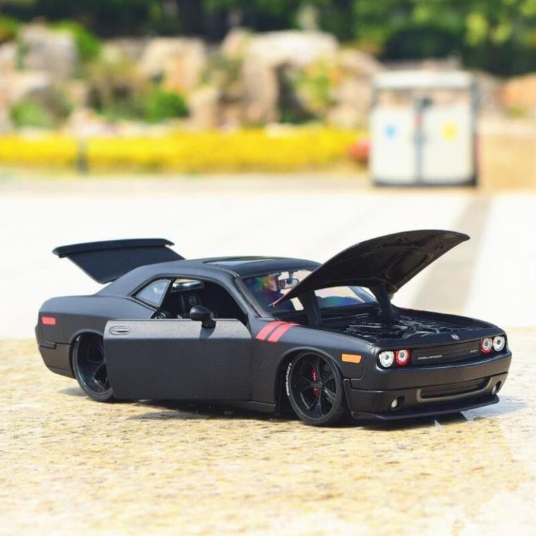 Mô hình xe 2008 Dodge Challenger 1:24 Maisto Customs