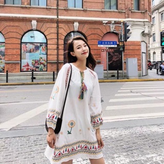 Váy thêu thổ cẩm