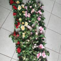 Dây Hoa Hồng Bằng Vải Lụa & Lá Thường Xuân Giả 2.3M Treo Tường Trang Trí Tiệc Cưới ( đỏ-hồng-hồng đậm)
