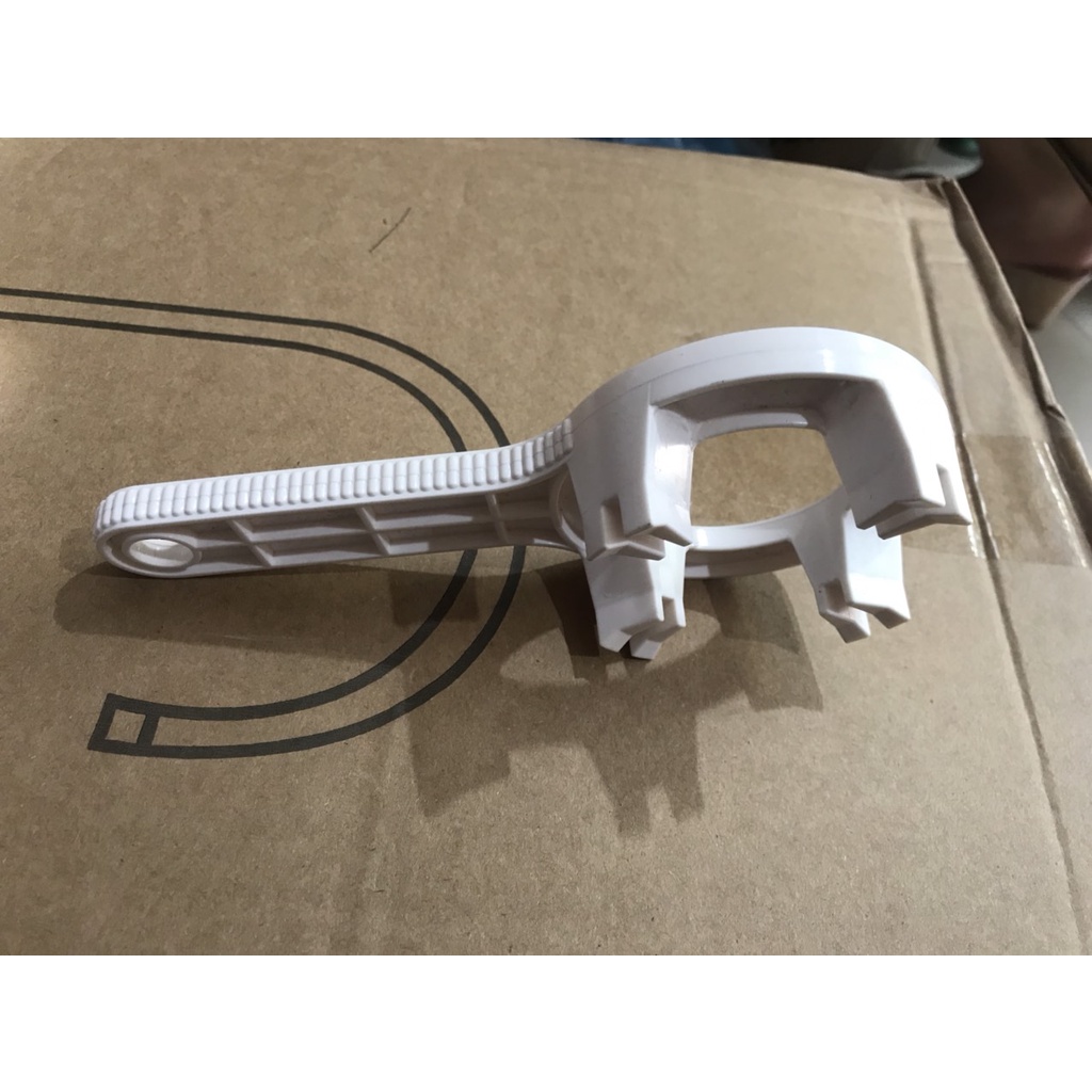 Tay gông mở cốc lọc đời mới Karofi