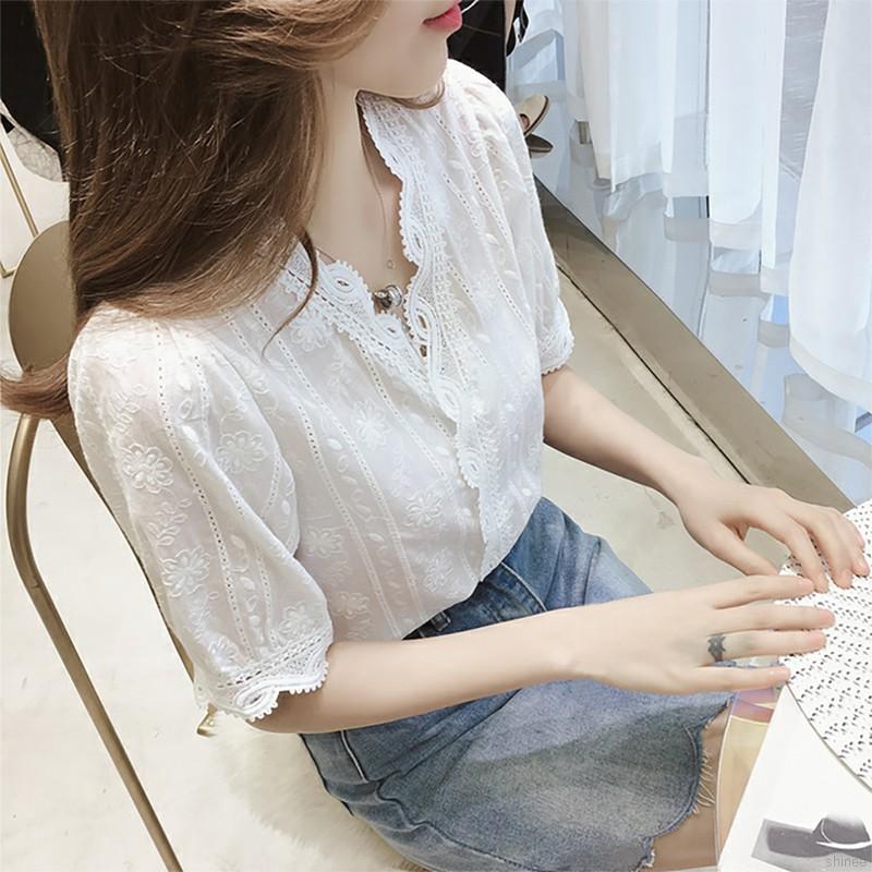 Áo kiểu tay lỡ phối ren hoa thiết kế cổ chữ V thanh lịch
