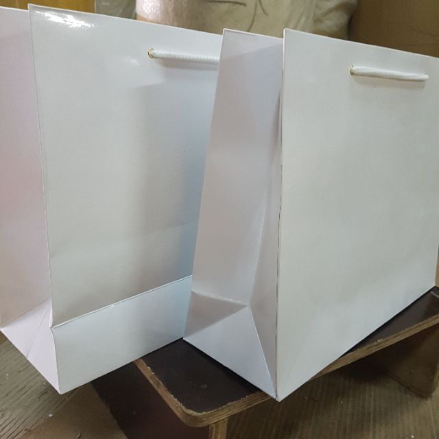 Túi giấy trắng ngang combo 60c túi giấy đựng quà 27 x 33 x 11 | BigBuy360 - bigbuy360.vn