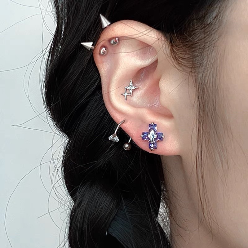 1 chiếc bông tai thép y tế basic