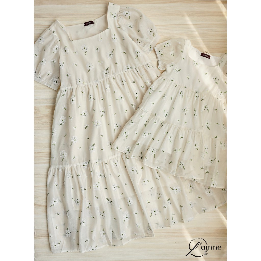 Váy bầu đẹp Emily Dress chất tơ mềm, dáng suông cùng họa tiết hoa nhí nhẹ nhàng thiết kế bởi LAMME