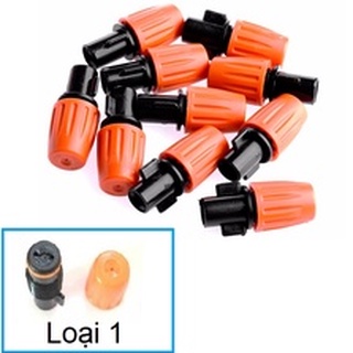Đầu béc tưới cam đơn chưa phụ kiện kết nối với dây dẫn nước trong hệ thống tưới nước phun sương