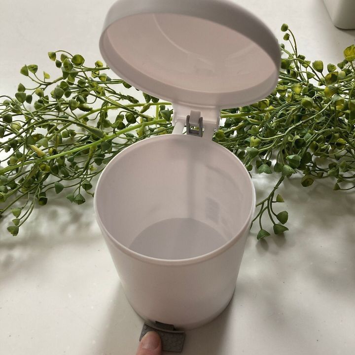 Thùng đựng rác mini nắp bật