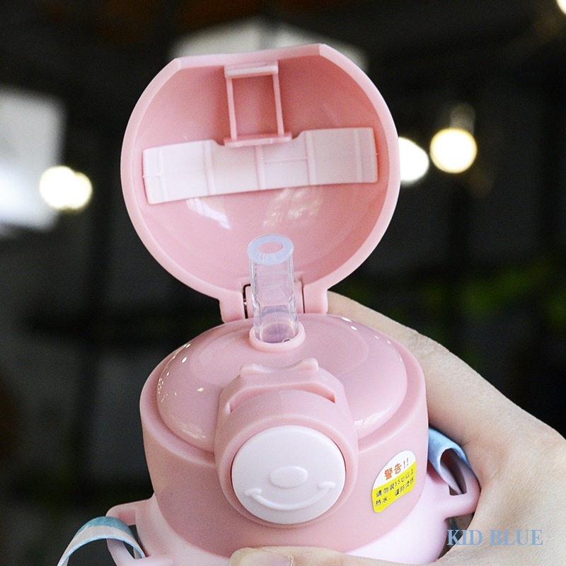 Bình Nước Bằng Nhựa Kèm Ống Hút Họa Tiết Hoạt Hình Xinh Xắn Dành Cho Trẻ Mẫu Giáo 600ml