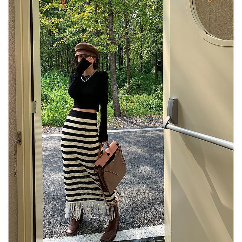 Chân Váy Dệt Kim Dài Lưng Cao Họa Tiết Kẻ Sọc Trắng Đen Thời Trang Mùa Thu 2022 Cho Nữ