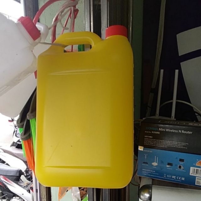 Can nhựa vàng 5 lít