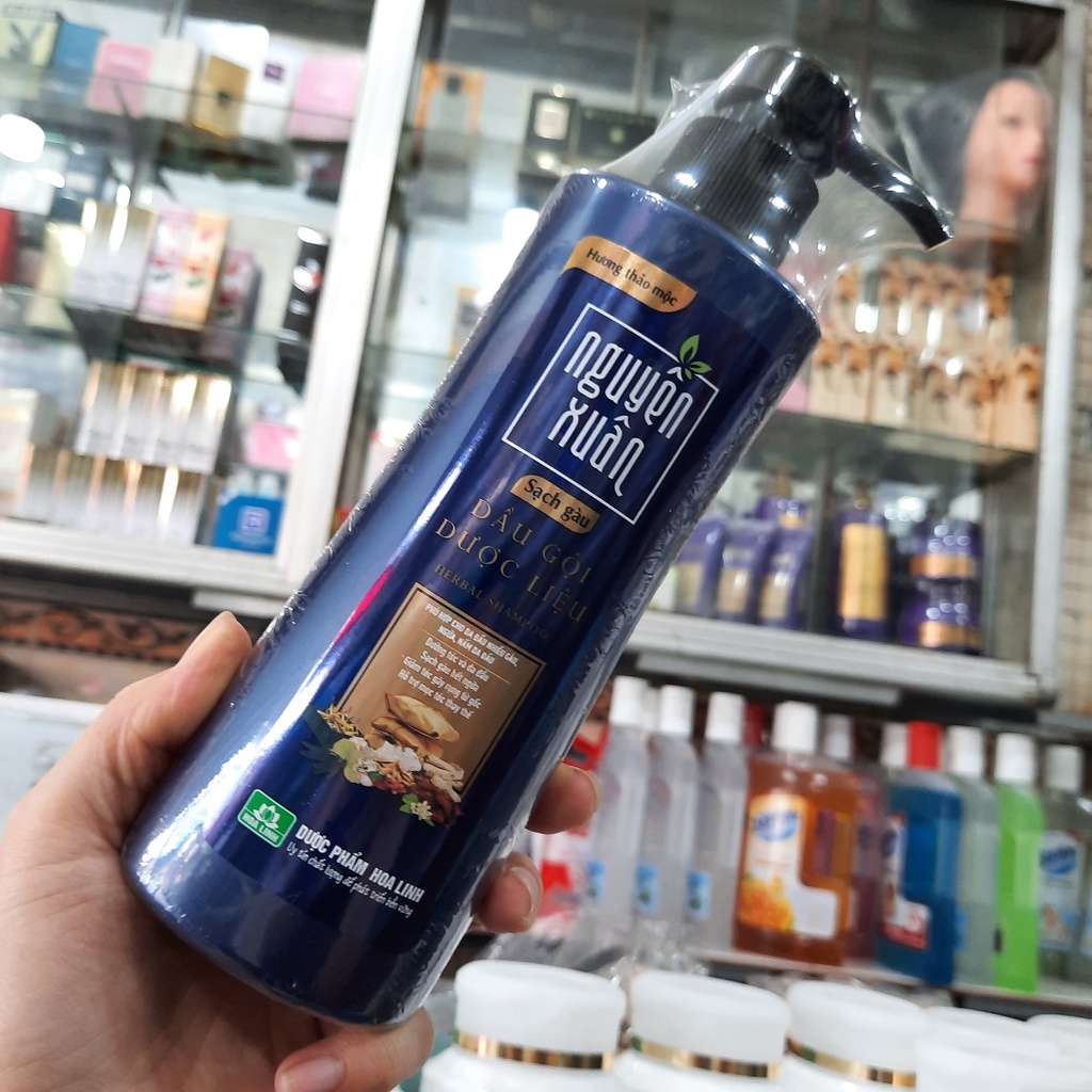 Dầu gội Dược liệu Nguyên Xuân Sạch Gàu 250ml